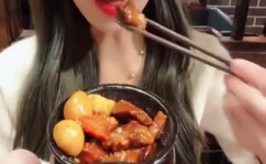 食音小姐姐吃红烧肉烧麦,红烧肉与烧麦的完美邂逅